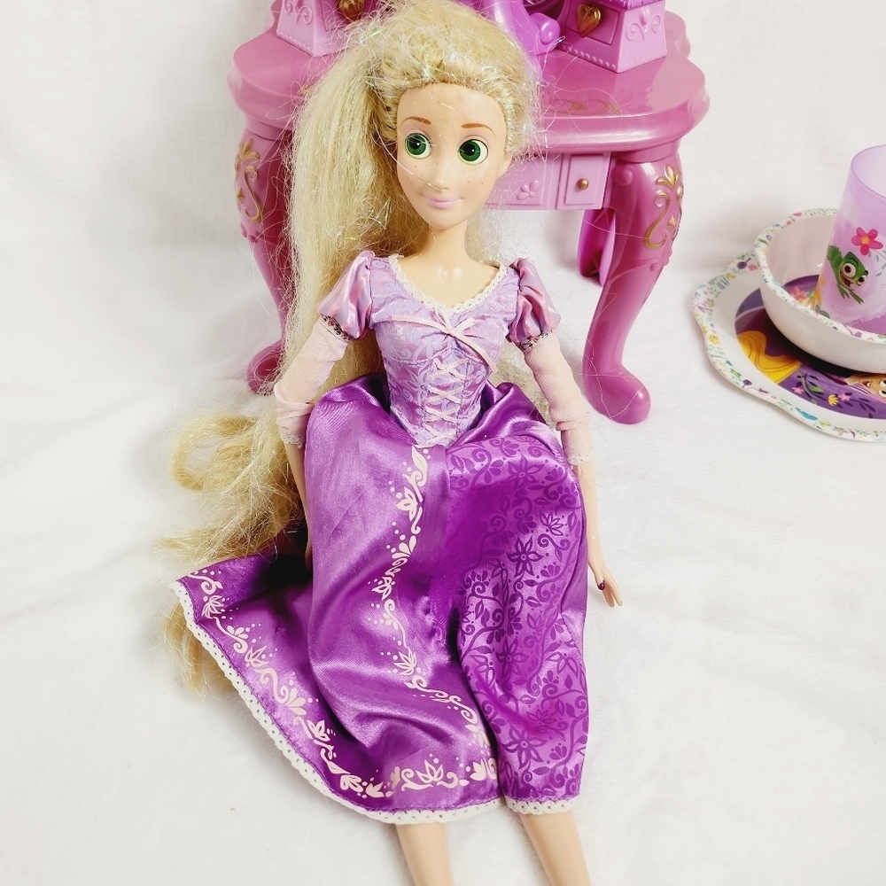 DISNEY princess Rapunzel bundle of doll with vanity and stool, brushes,plate,cup - Picture 4 of 11